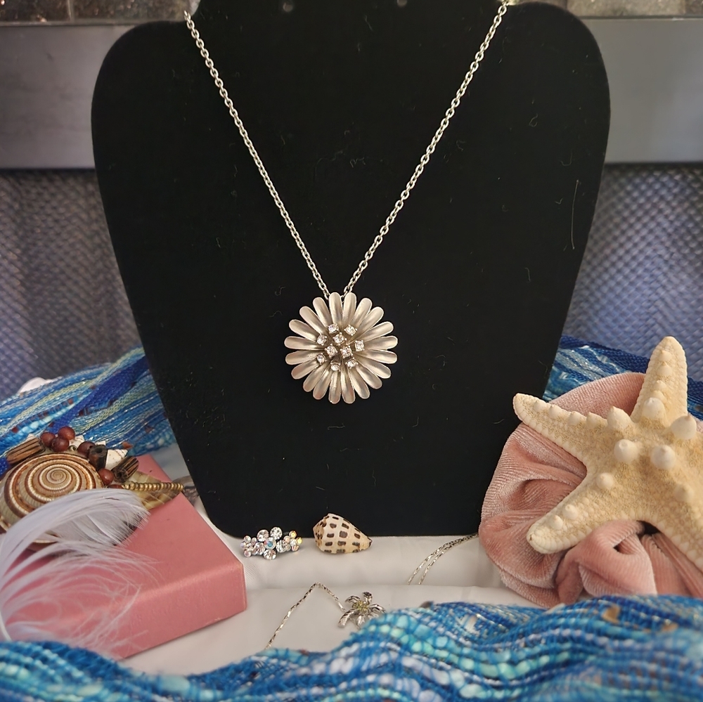 Cookie Lee, Flower pendant, necklace